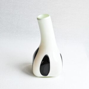 Solide glazen vaas zwart wit